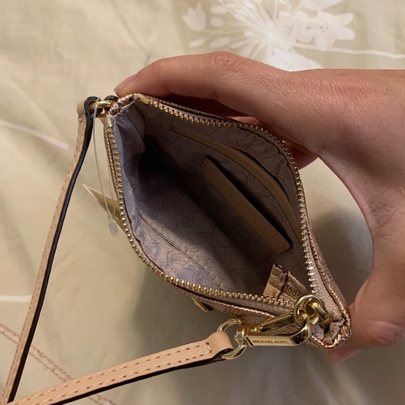 Authentic Michael Kors wristlet - Picture 3 of 3